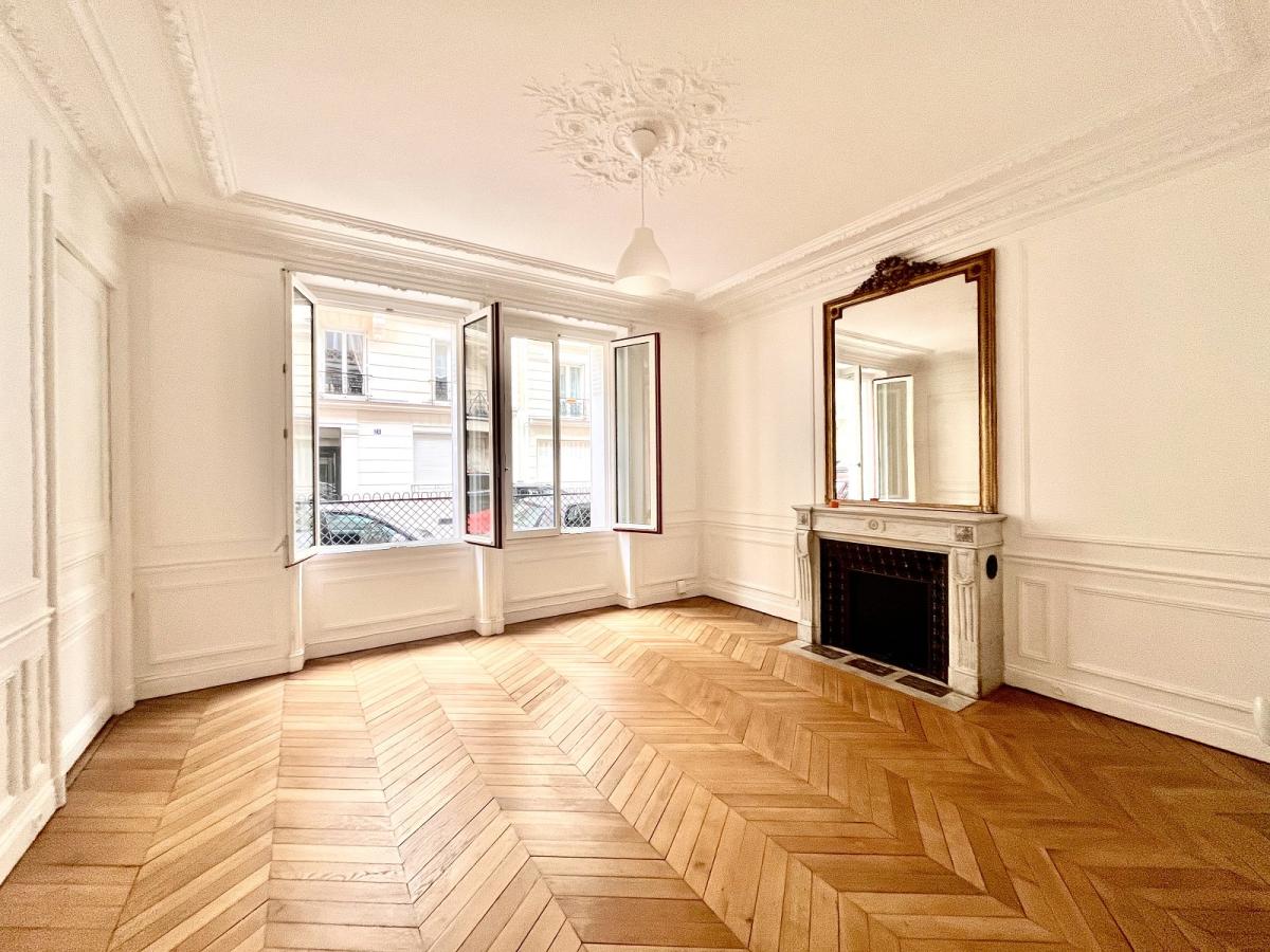 A LOUER 4 PIECES 100.46m² PARIS VIIIème 