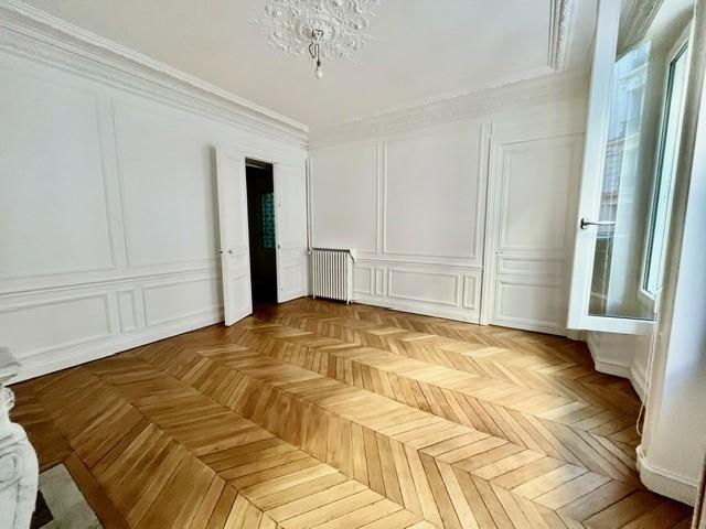 A LOUER 4 PIECES 100.46m² PARIS VIIIème 