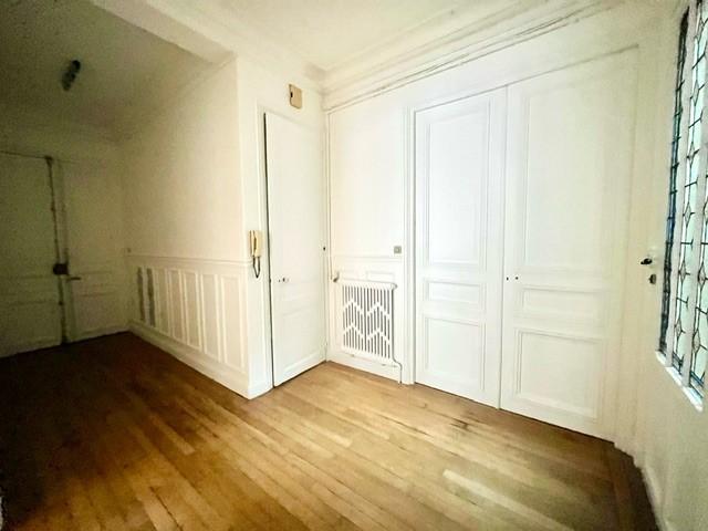 A LOUER 4 PIECES 100.46m² PARIS VIIIème 