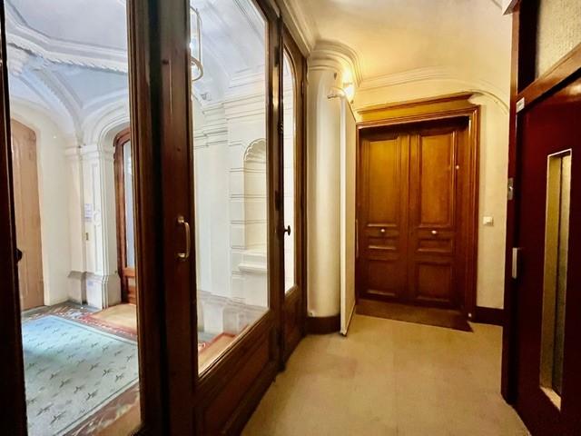 A LOUER 4 PIECES 100.46m² PARIS VIIIème 