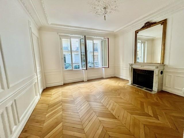 A LOUER 4 PIECES 100.46m² PARIS VIIIème 