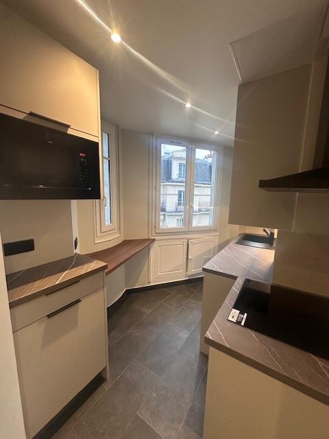 Paris XVème, Métro Bir Hakeim, Grand 3 Pièces de 79,40m²