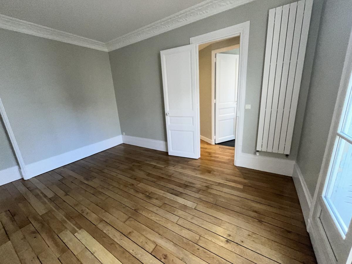 Paris XVème, Métro Bir Hakeim, Grand 3 Pièces de 79,40m²