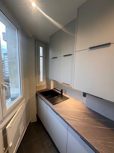 Paris XVème, Métro Bir Hakeim, Grand 3 Pièces de 79,40m²