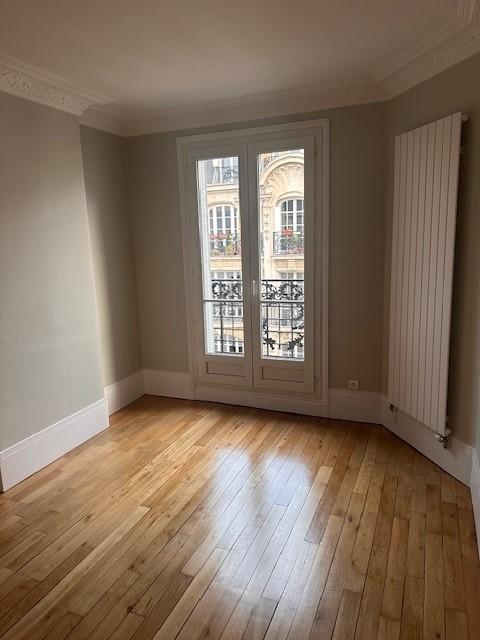 Paris XVème, Métro Bir Hakeim, Grand 3 Pièces de 79,40m²