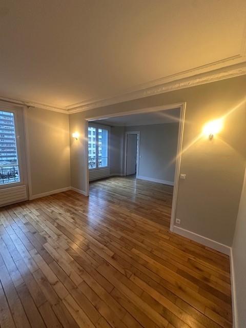 Paris XVème, Métro Bir Hakeim, Grand 3 Pièces de 84,66m²