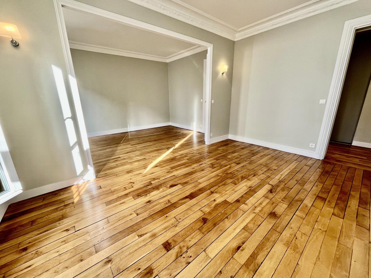 Paris XVème, Métro Bir Hakeim, Grand 3 Pièces de 84,66m²