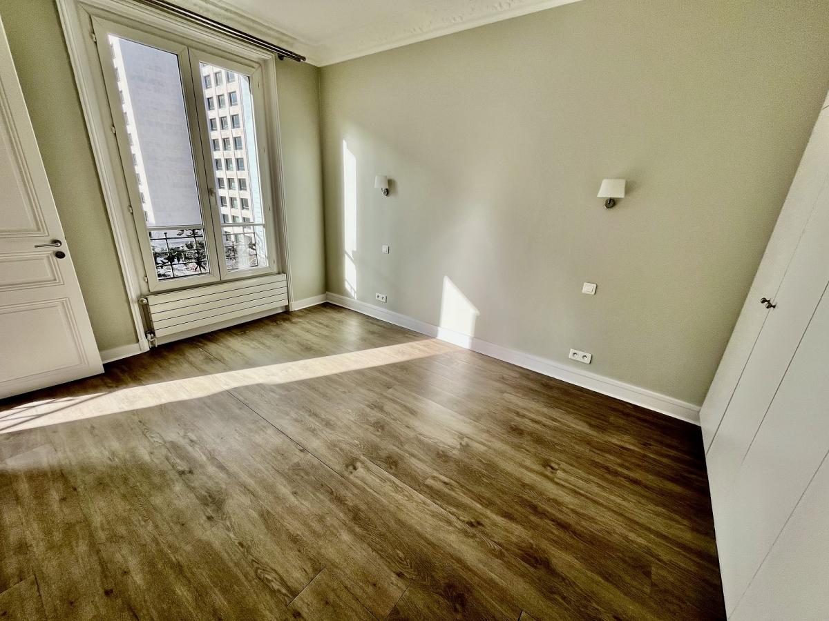 Paris XVème, Métro Bir Hakeim, Grand 3 Pièces de 84,66m²