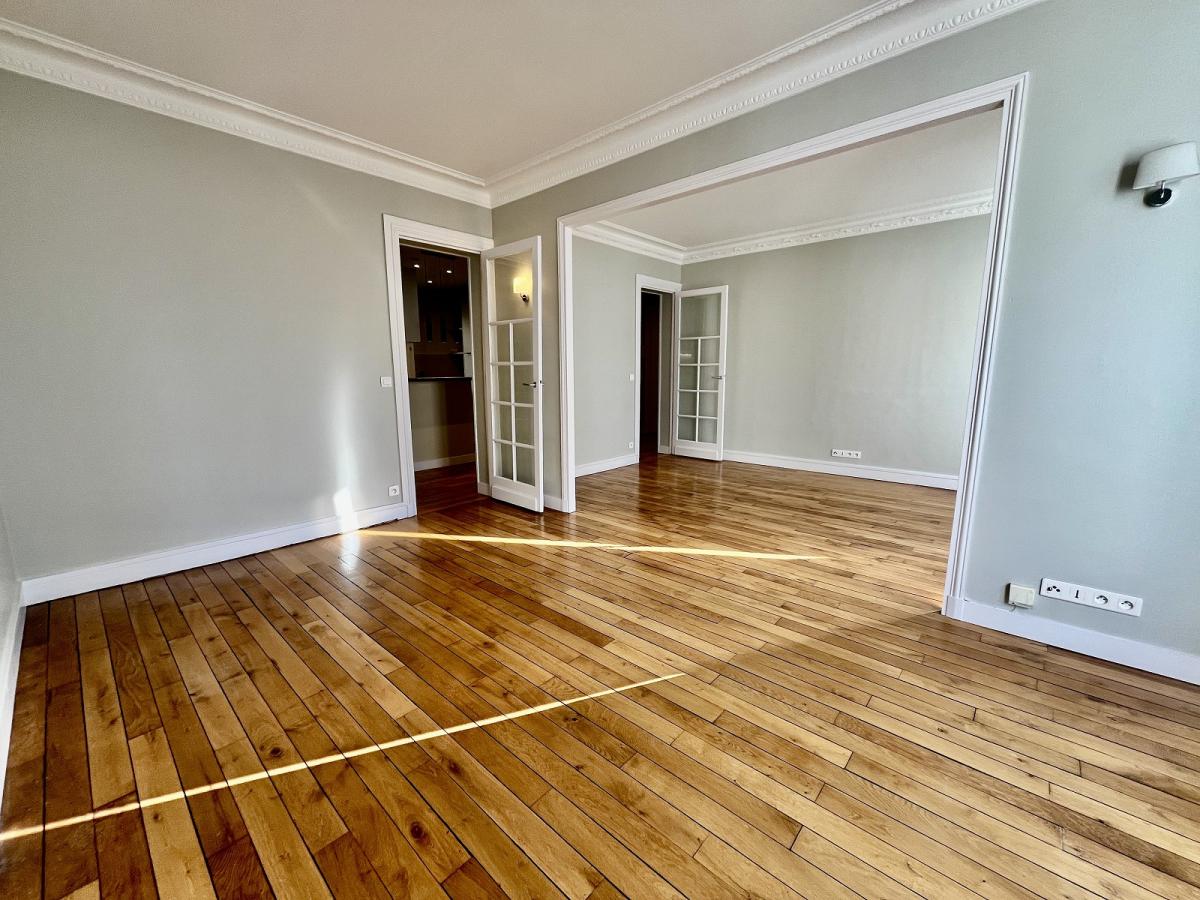 Paris XVème, Métro Bir Hakeim, Grand 3 Pièces de 84,66m²