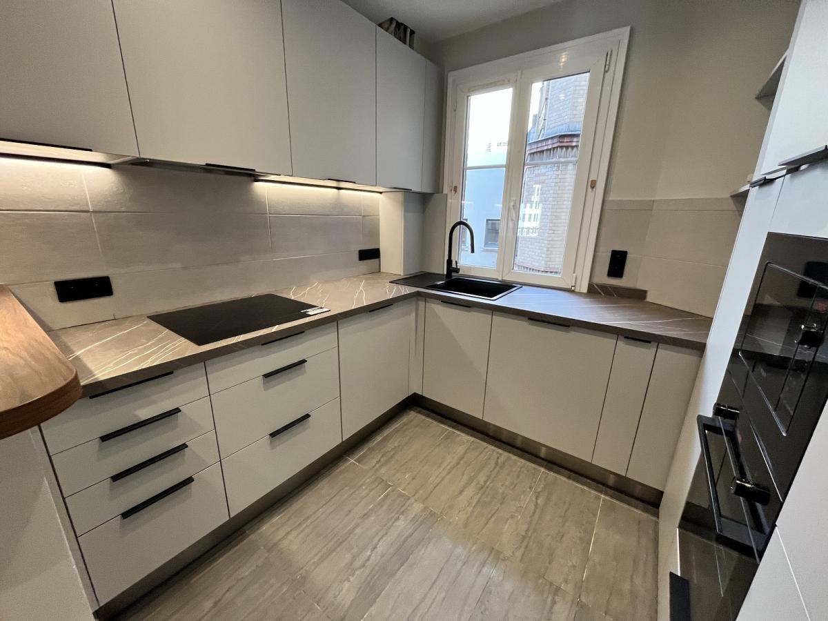 Paris XVème, Métro Bir Hakeim, Grand 3 Pièces de 84,66m²