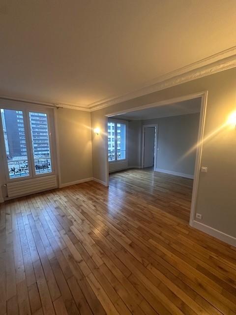 Paris XVème, Métro Bir Hakeim, Grand 3 Pièces de 84,66m²