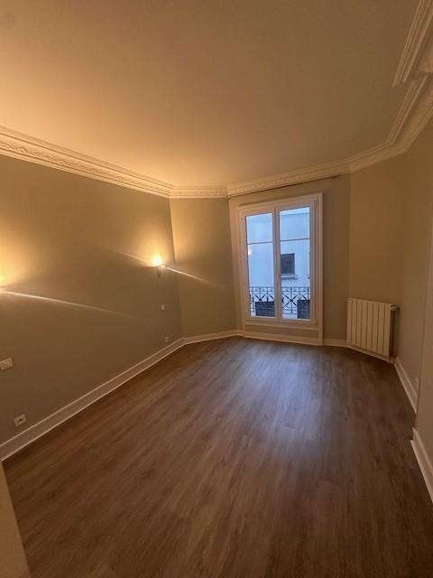 Paris XVème, Métro Bir Hakeim, Grand 3 Pièces de 84,66m²