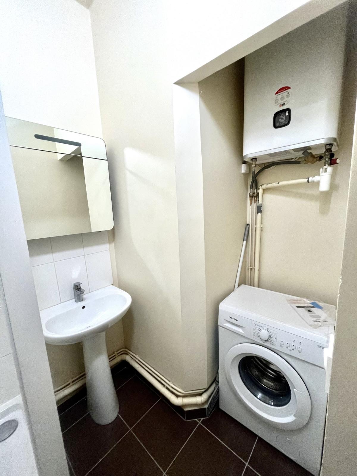 STUDIO MEUBLÉ 28m² A LOUER PARIS XIIème