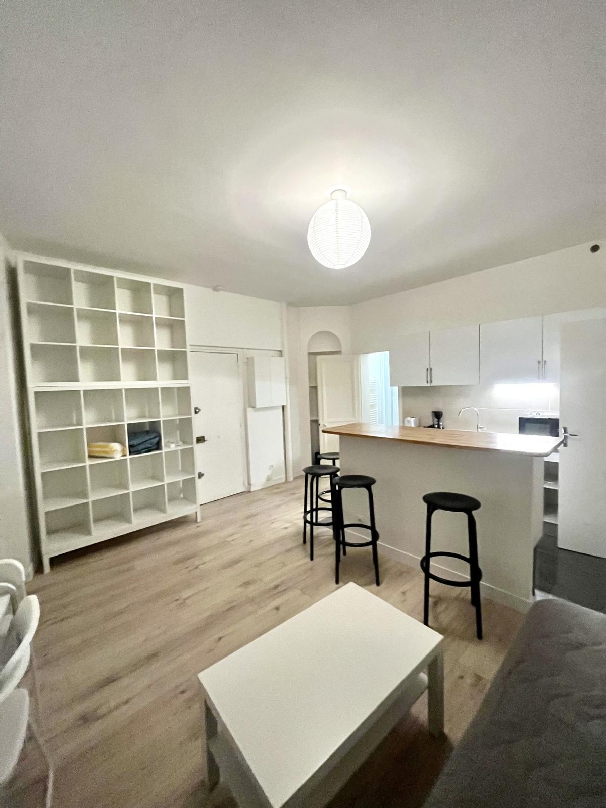 STUDIO MEUBLÉ 28m² A LOUER PARIS XIIème