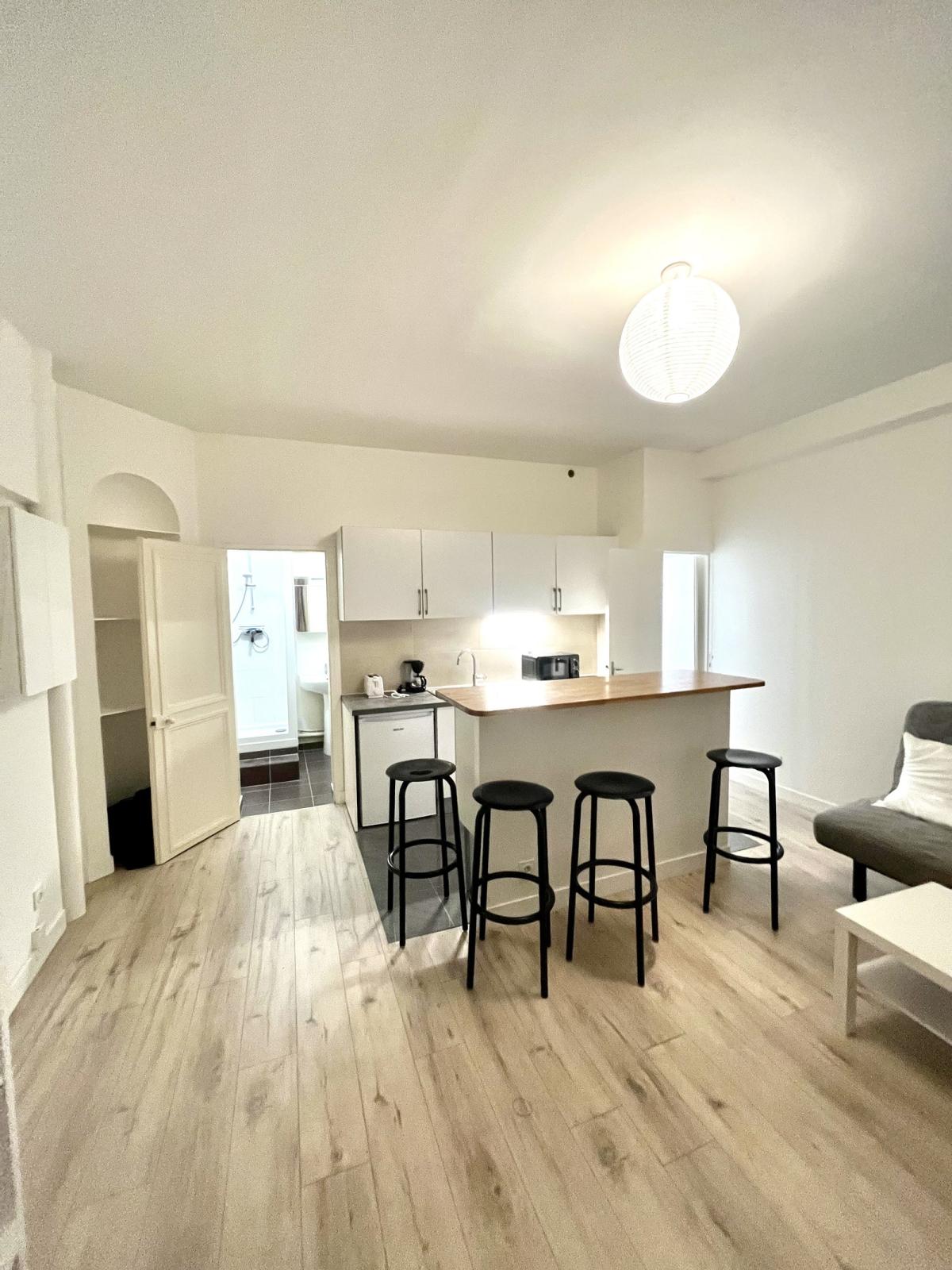 STUDIO MEUBLÉ 28m² A LOUER PARIS XIIème
