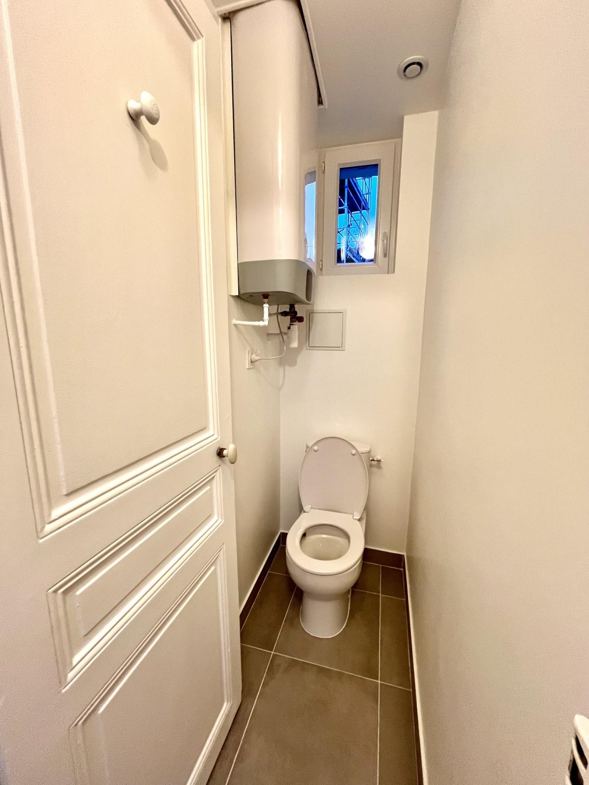 A LOUER STUDIO 21m² Paris XVIIème VILLIERS - PARC MONCEAU