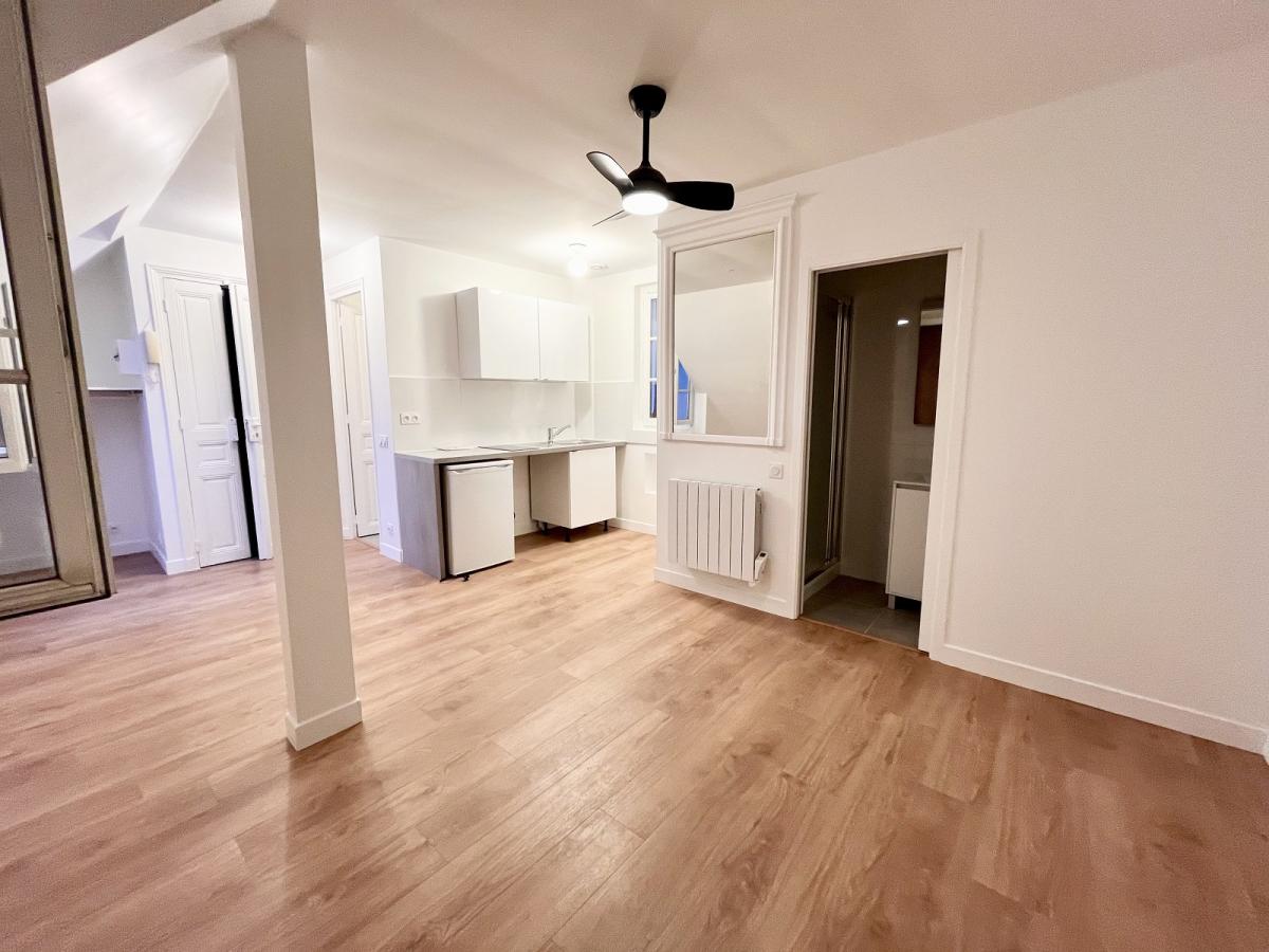 A LOUER STUDIO 21m² Paris XVIIème VILLIERS - PARC MONCEAU