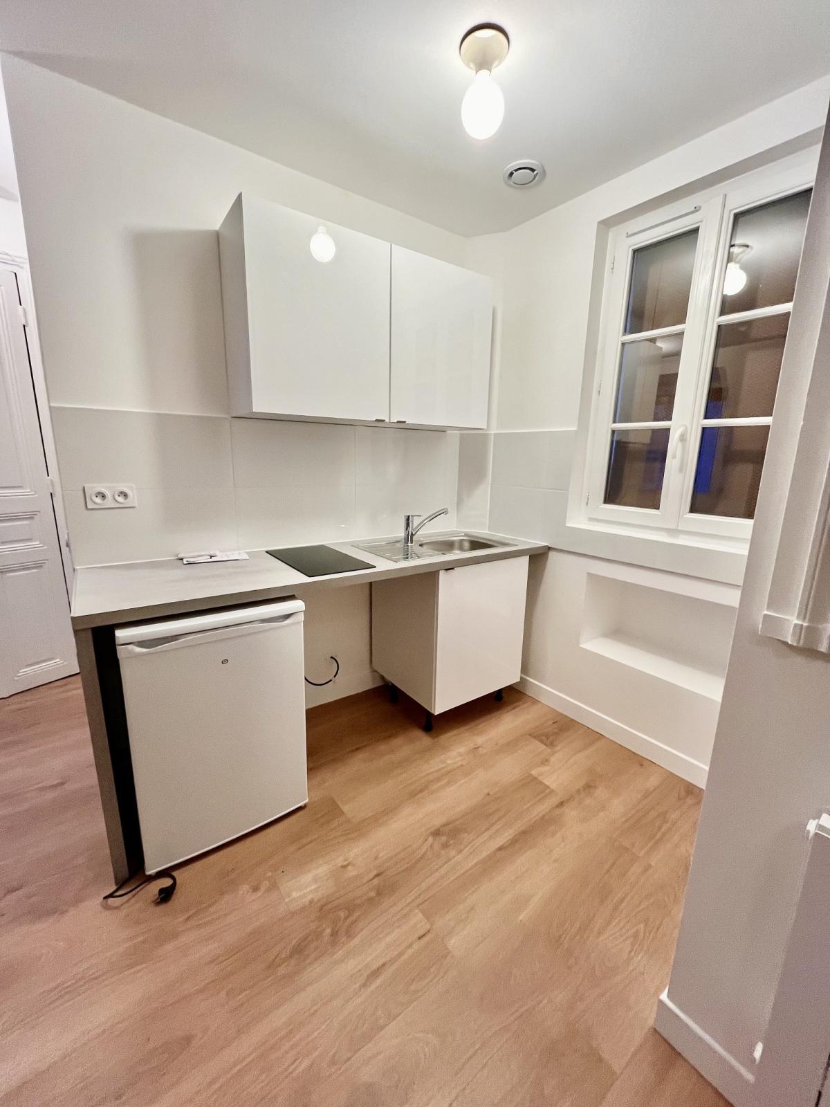 A LOUER STUDIO 21m² Paris XVIIème VILLIERS - PARC MONCEAU