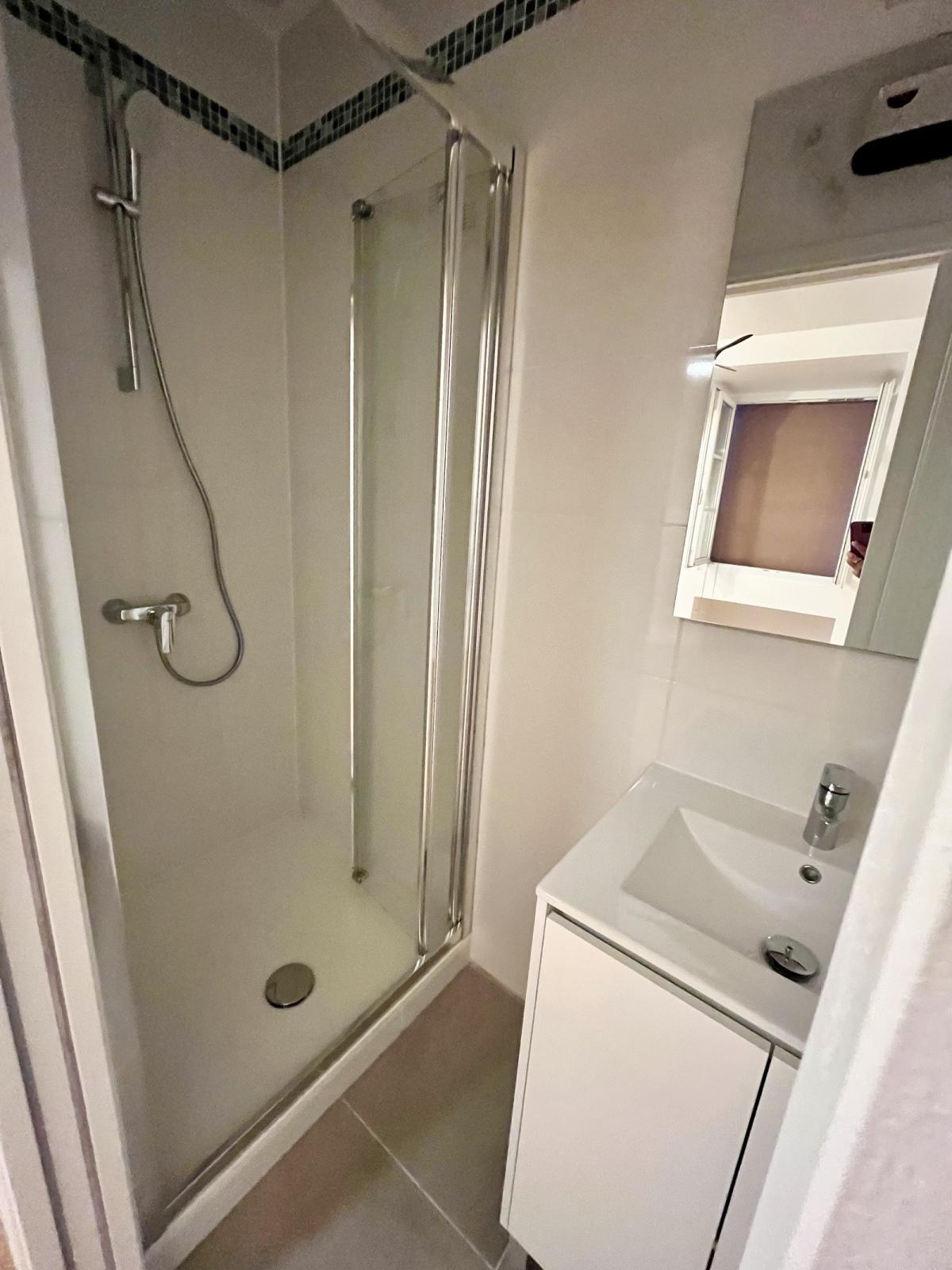 A LOUER STUDIO 21m² Paris XVIIème VILLIERS - PARC MONCEAU