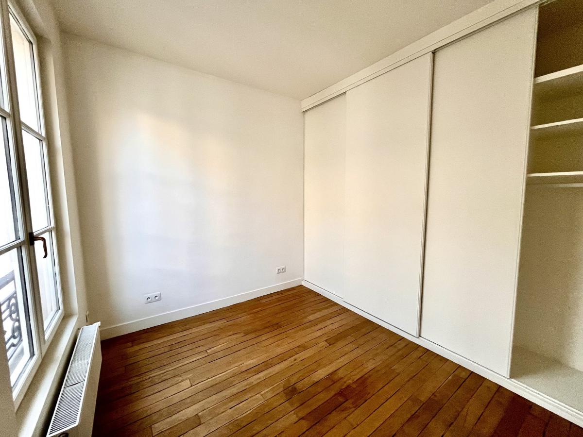 TROIS PIECES PARIS IIIème  LE MARAIS avec TERRASSE