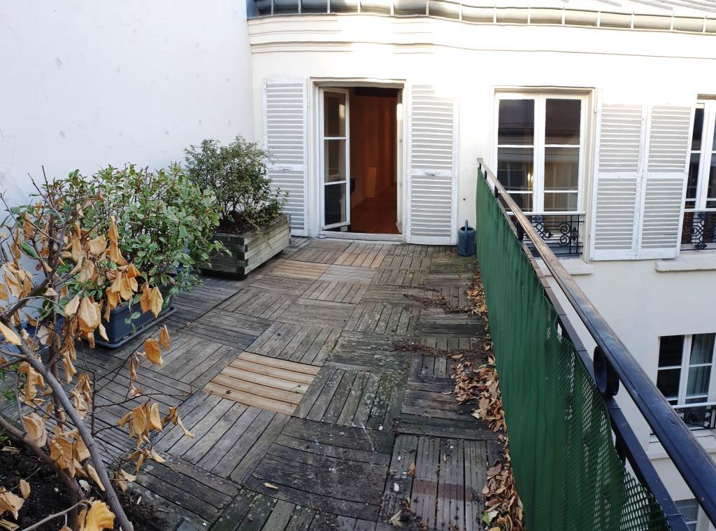 TROIS PIECES PARIS IIIème  LE MARAIS avec TERRASSE