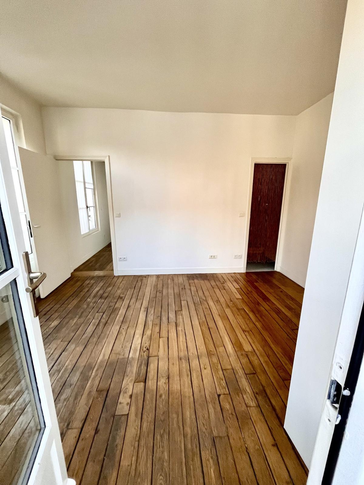 TROIS PIECES PARIS IIIème  LE MARAIS avec TERRASSE