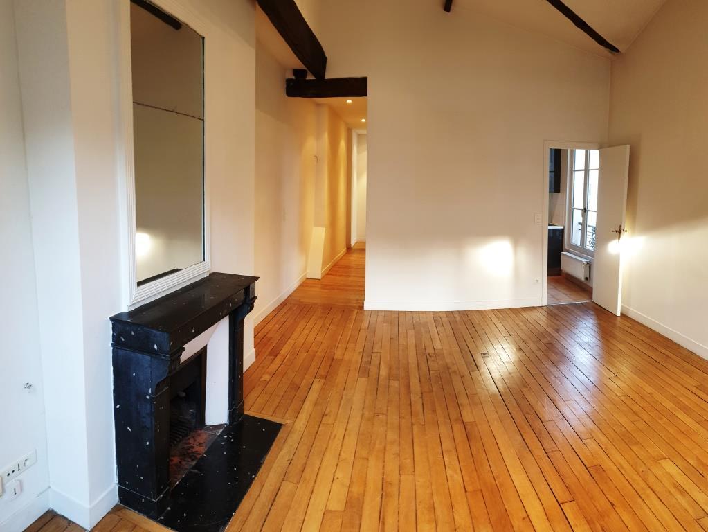 TROIS PIECES PARIS IIIème  LE MARAIS avec TERRASSE