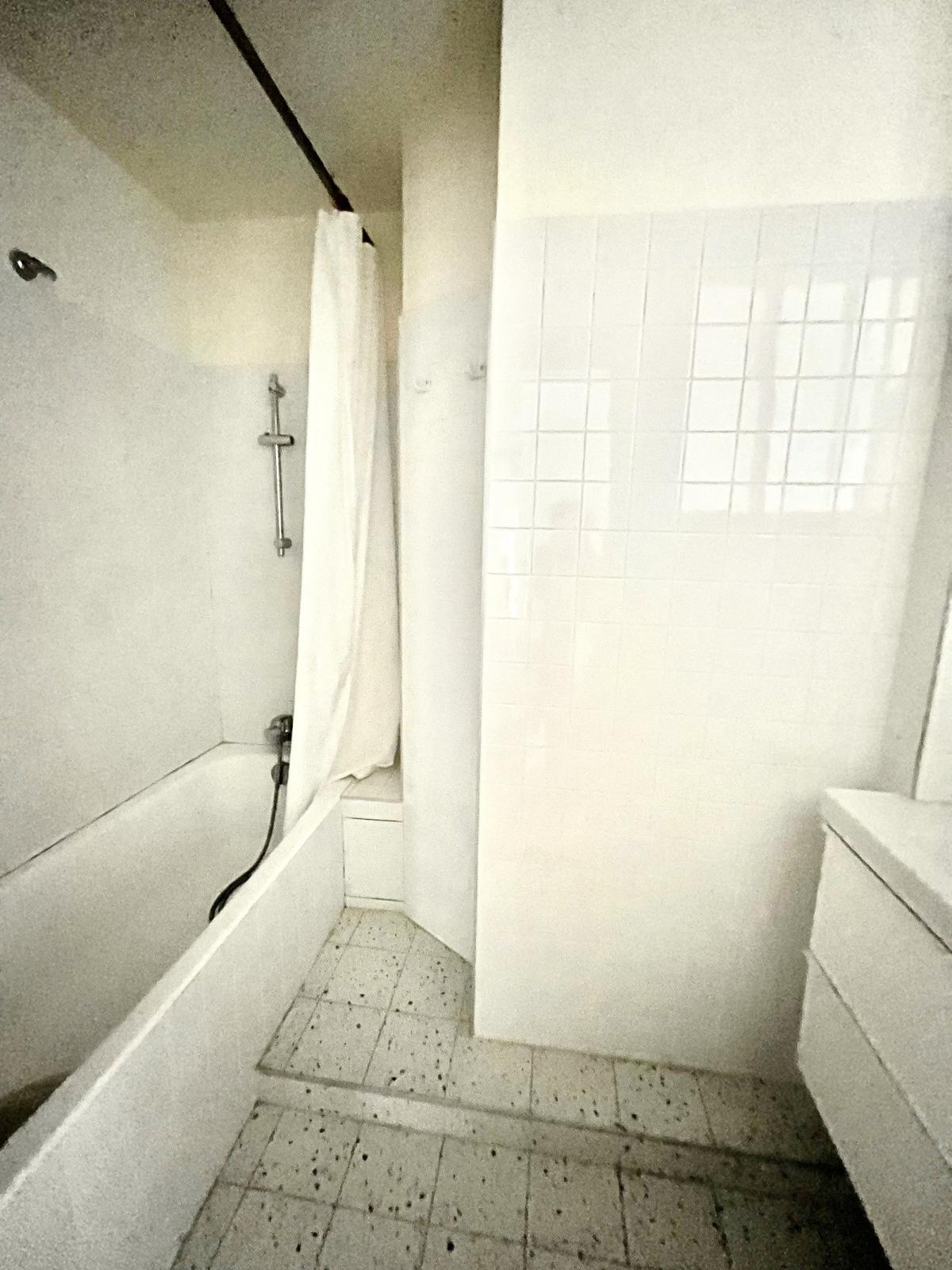 TROIS PIECES PARIS IIIème  LE MARAIS avec TERRASSE