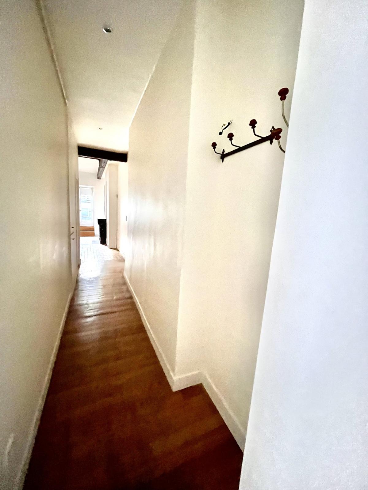 TROIS PIECES PARIS IIIème  LE MARAIS avec TERRASSE