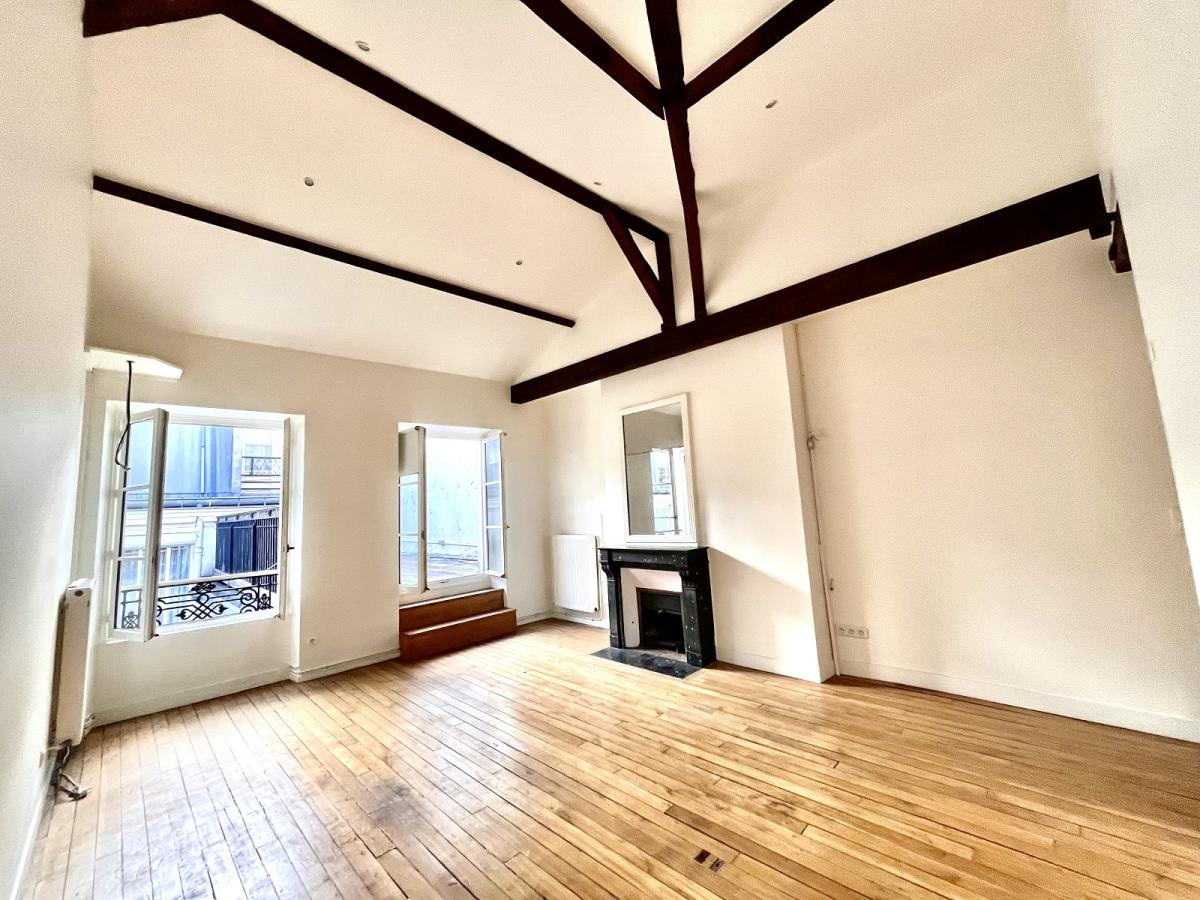 TROIS PIECES PARIS IIIème  LE MARAIS avec TERRASSE