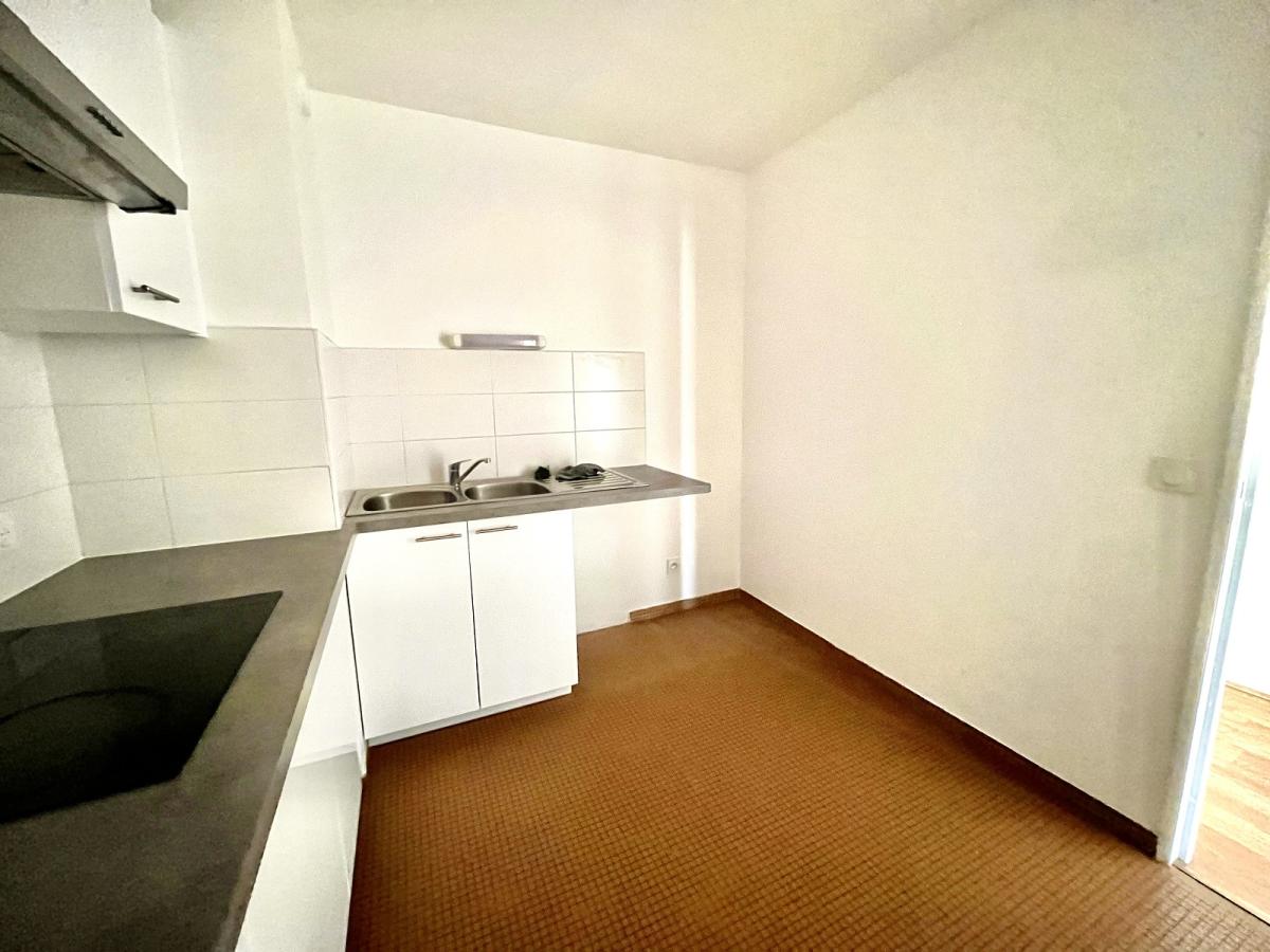 A LOUER 3 PIECES 79.19m² AVEC BALCON ET CAVE