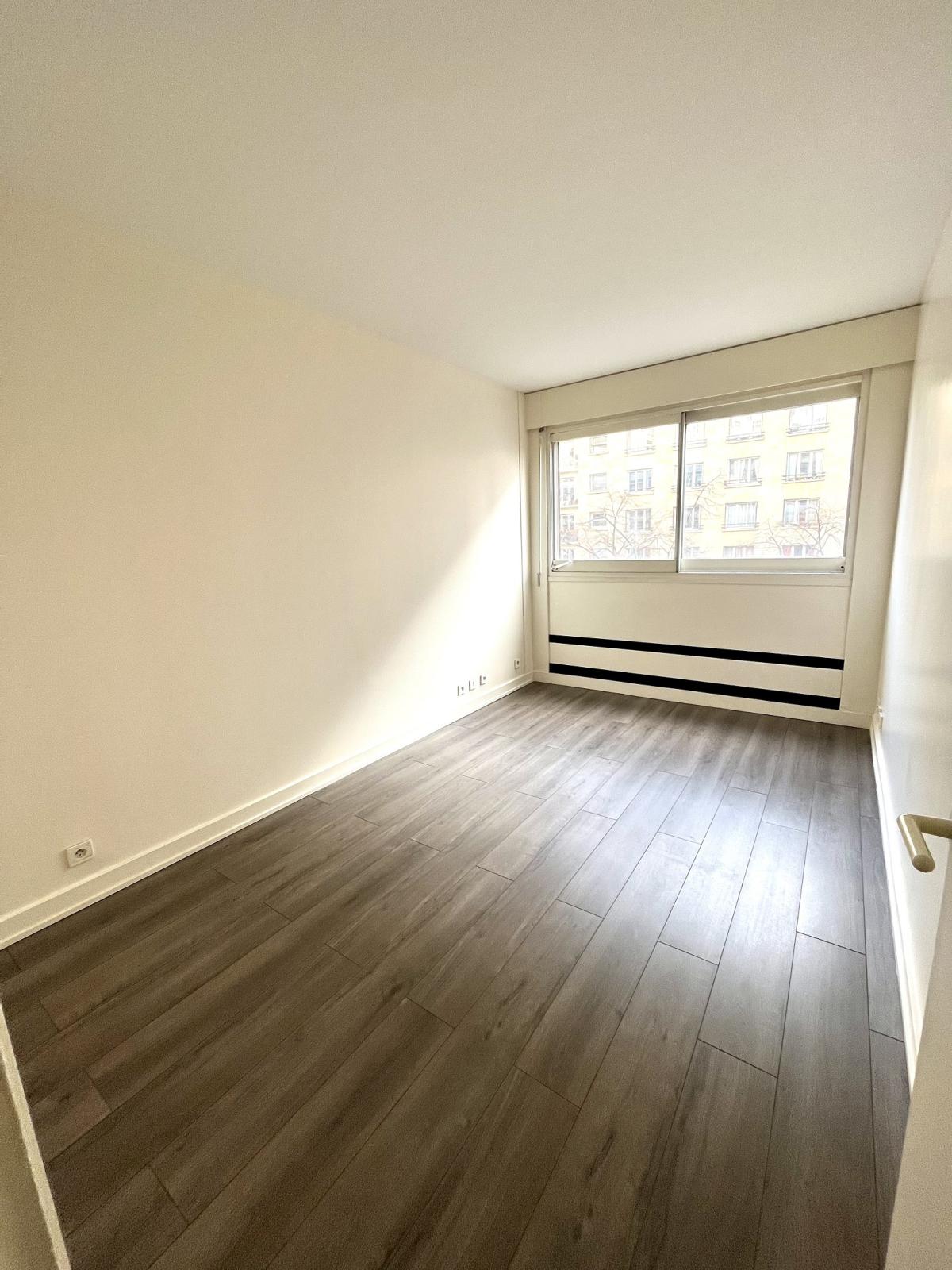 Paris XVème, Métro Balard 2 Pièces avec Parking