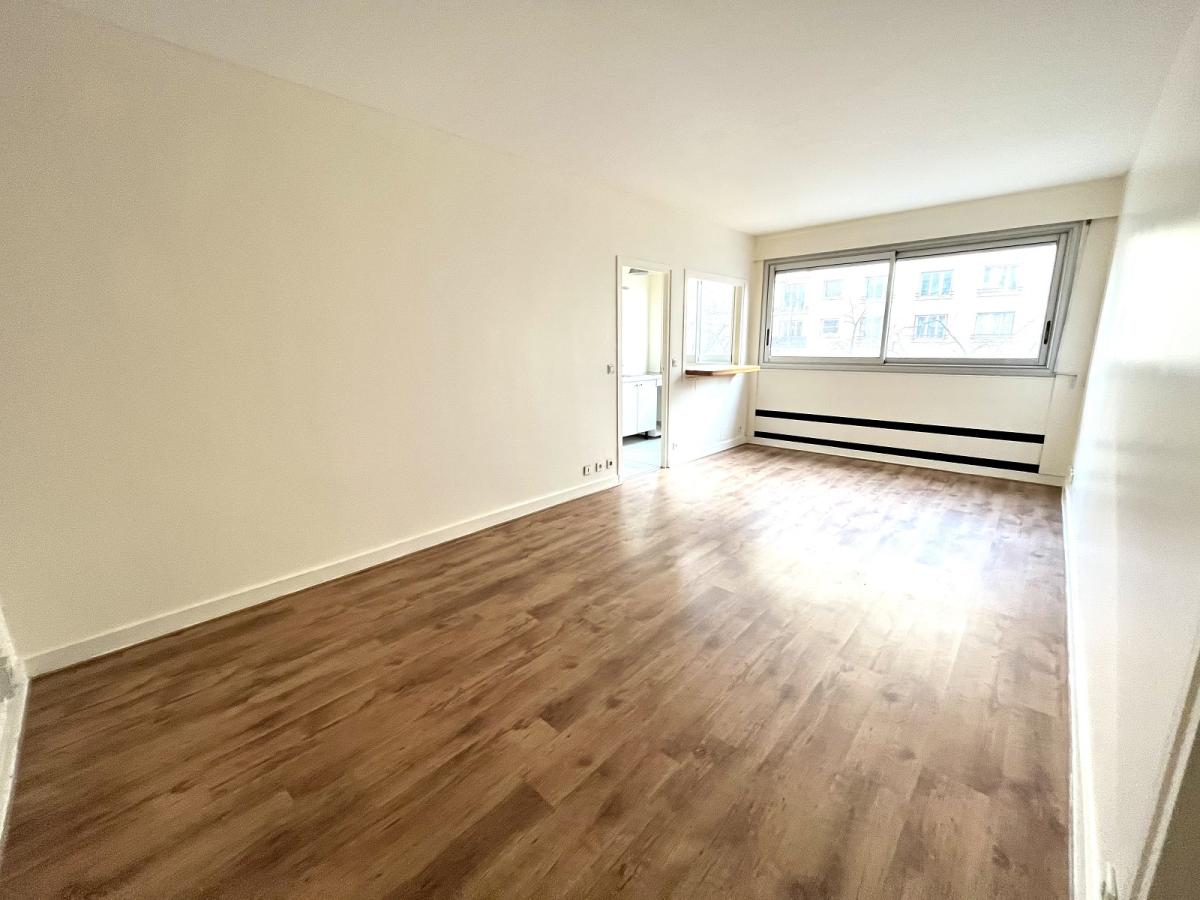 Paris XVème, Métro Balard 2 Pièces avec Parking