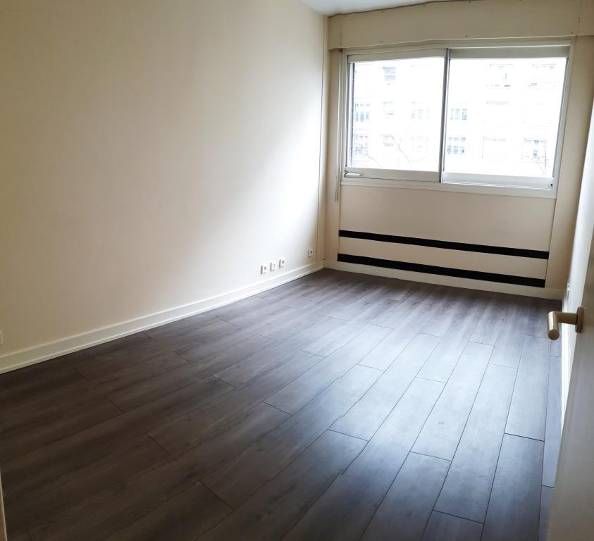 Paris XVème, Métro Balard 2 Pièces avec Parking