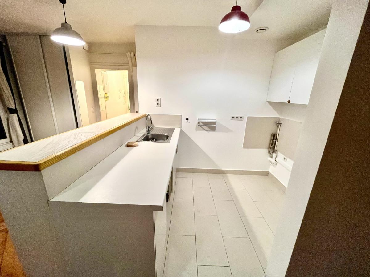 A  LOUER  PARIS Xème 2/3 Pièces en DUPLEX 61m². REFAIT A NEUF 