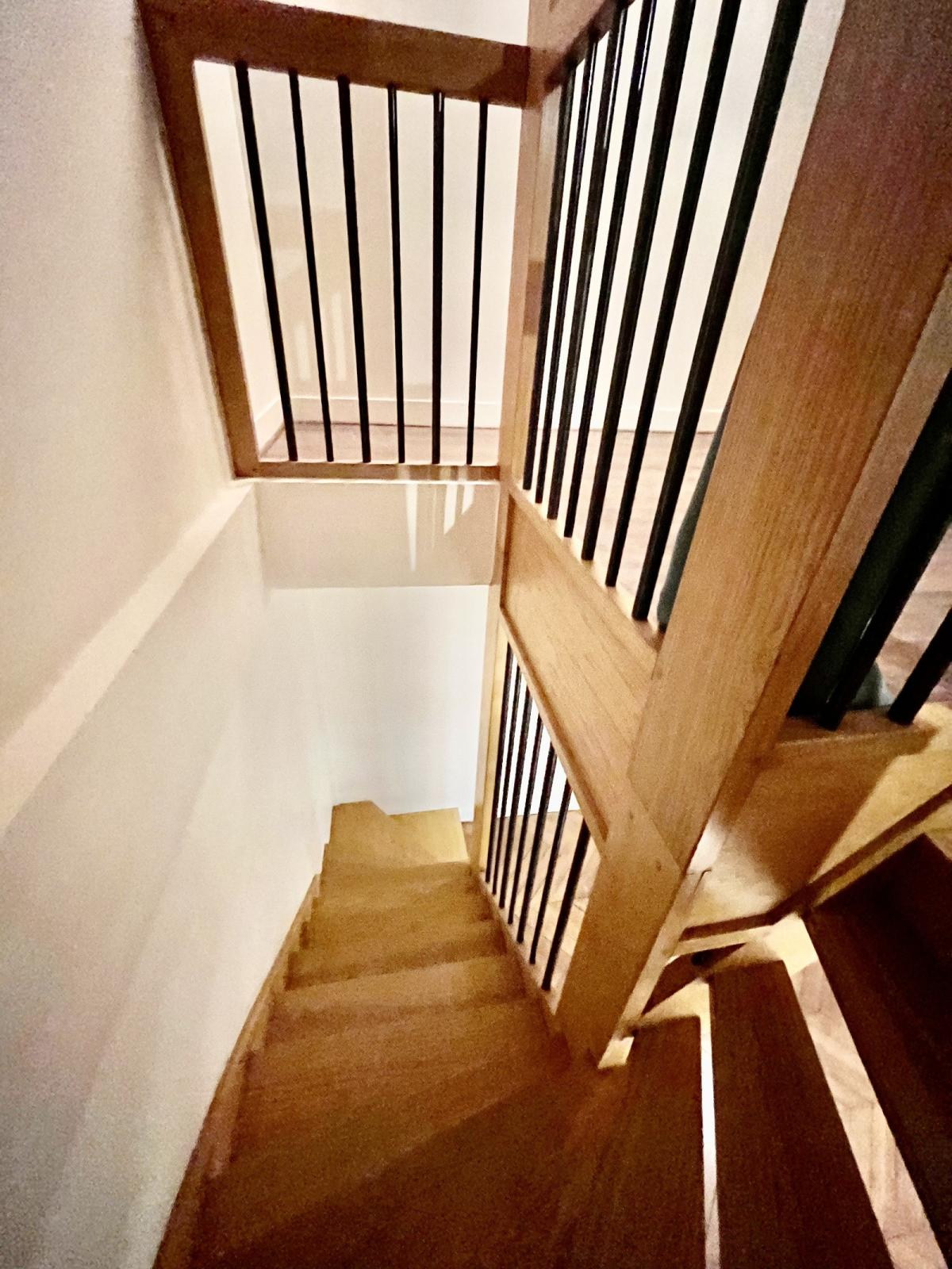 A  LOUER  PARIS Xème 2/3 Pièces en DUPLEX 61m². REFAIT A NEUF 