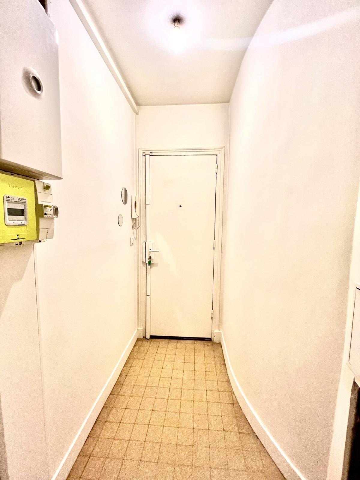 A  LOUER  PARIS Xème 2/3 Pièces en DUPLEX 61m². REFAIT A NEUF 