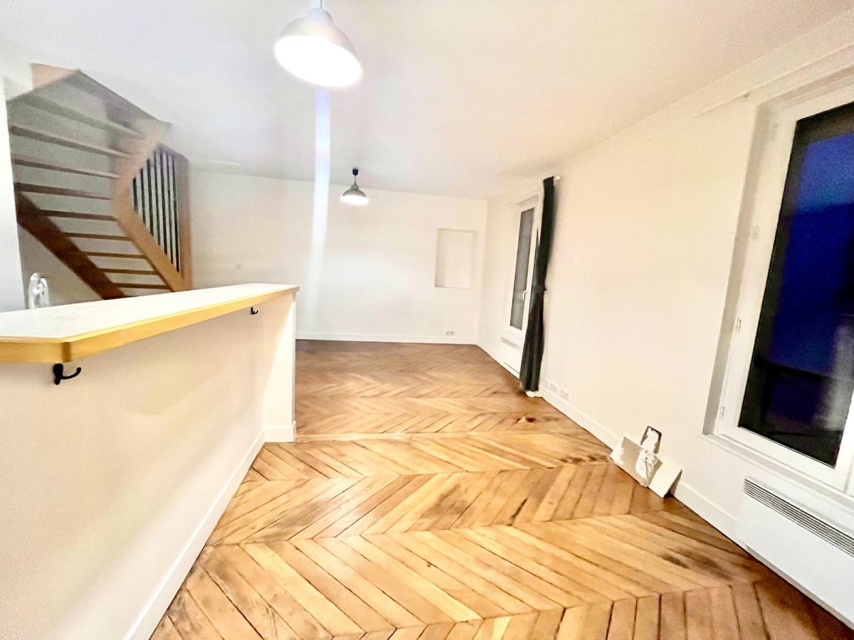 A  LOUER  PARIS Xème 2/3 Pièces en DUPLEX 61m². REFAIT A NEUF 