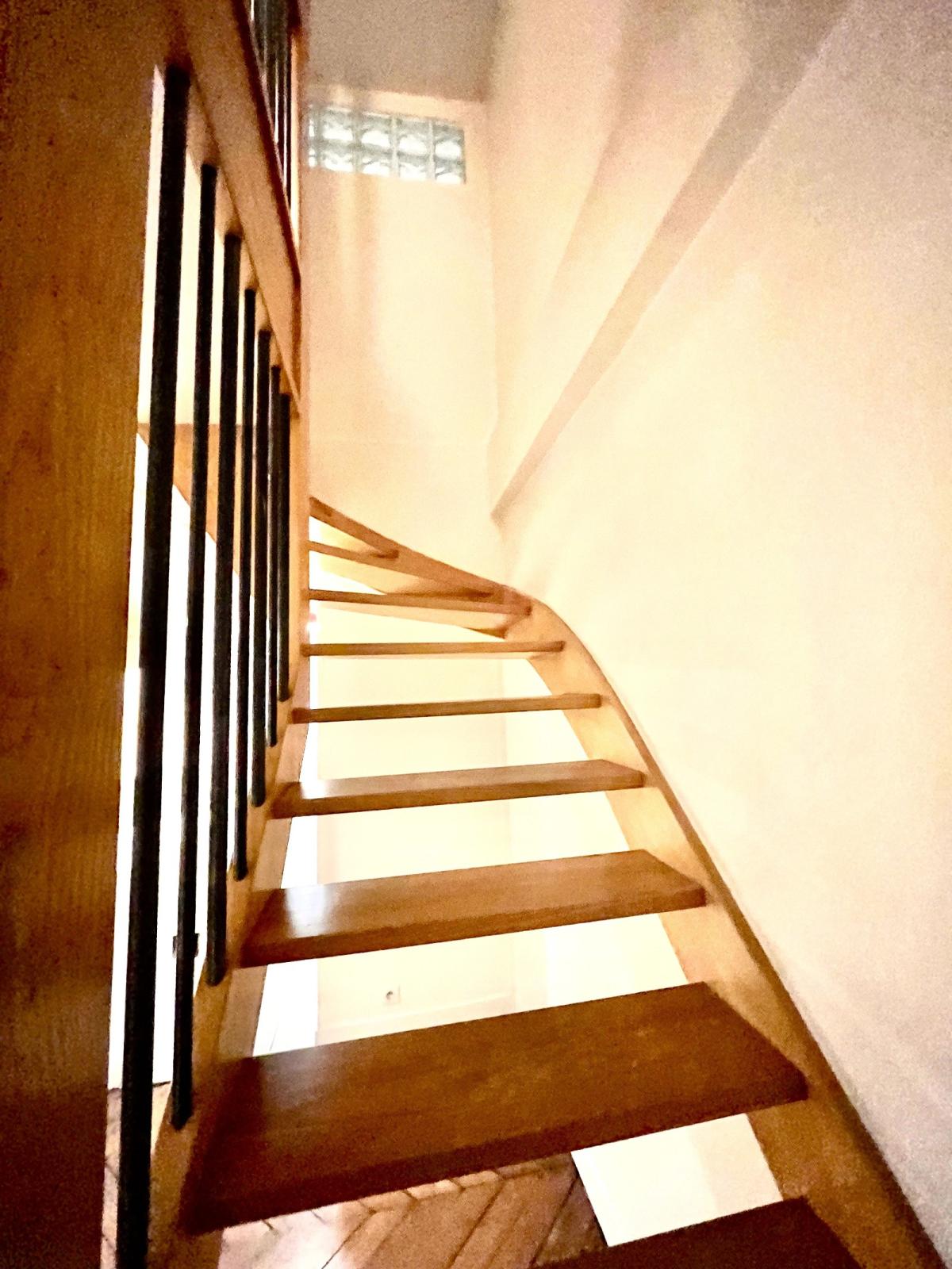 A  LOUER  PARIS Xème 2/3 Pièces en DUPLEX 61m². REFAIT A NEUF 