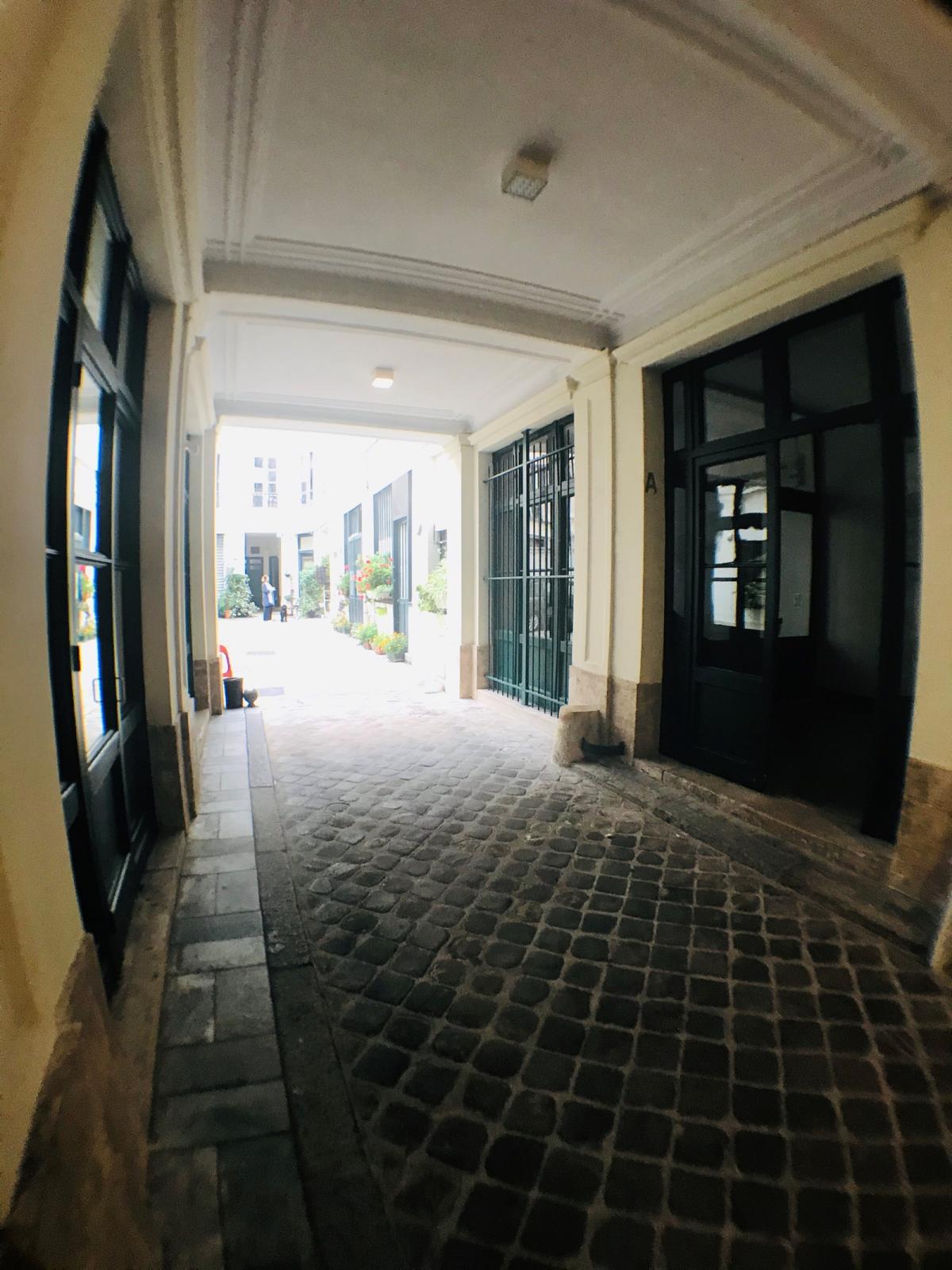 A  LOUER  PARIS Xème 2/3 Pièces en DUPLEX 61m². REFAIT A NEUF 