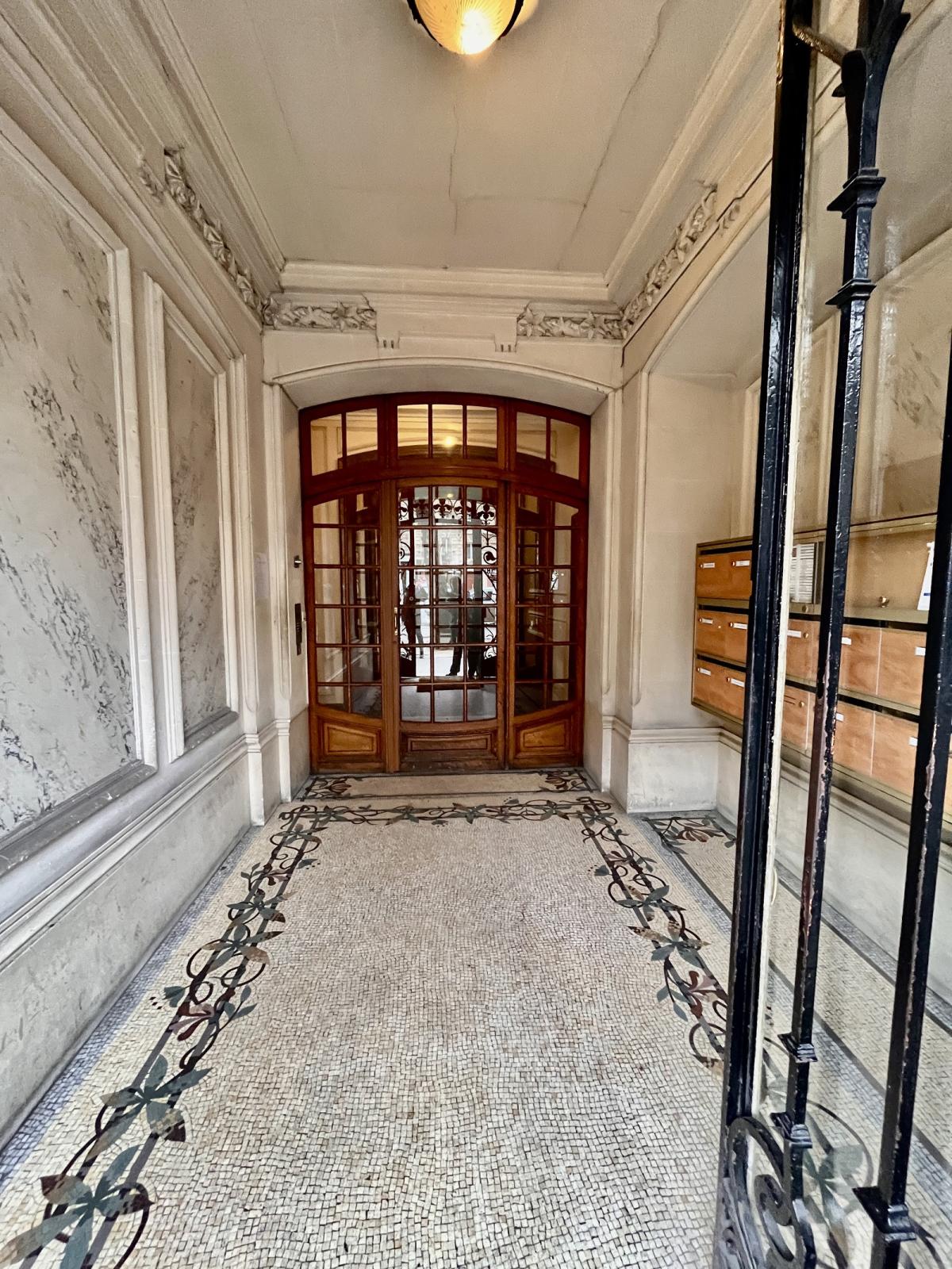 Paris Vème, Censier Daubenton,  Beau Studio en dernier étage