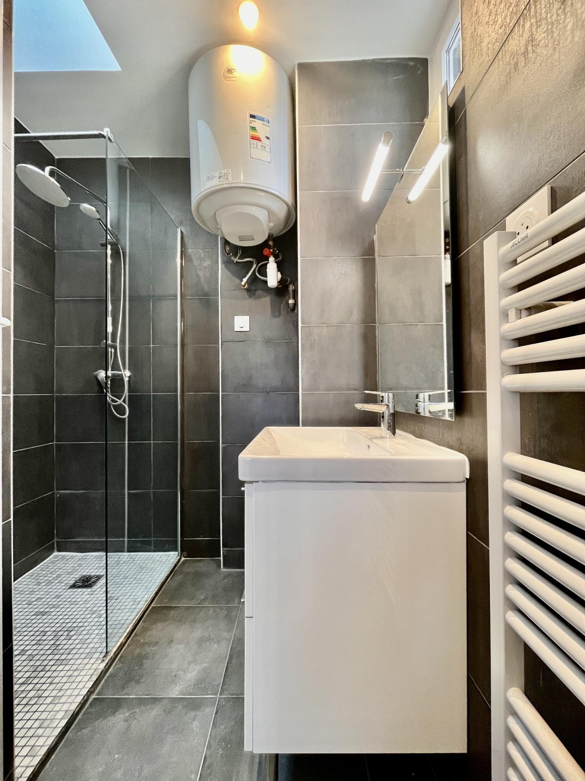 Paris Vème, Censier Daubenton,  Beau Studio en dernier étage