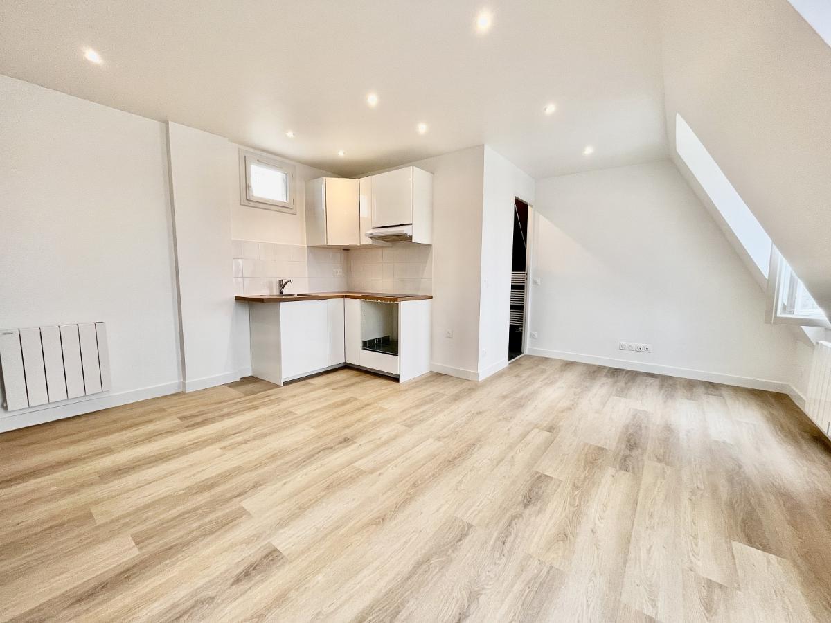 Paris Vème, Censier Daubenton,  Beau Studio en dernier étage