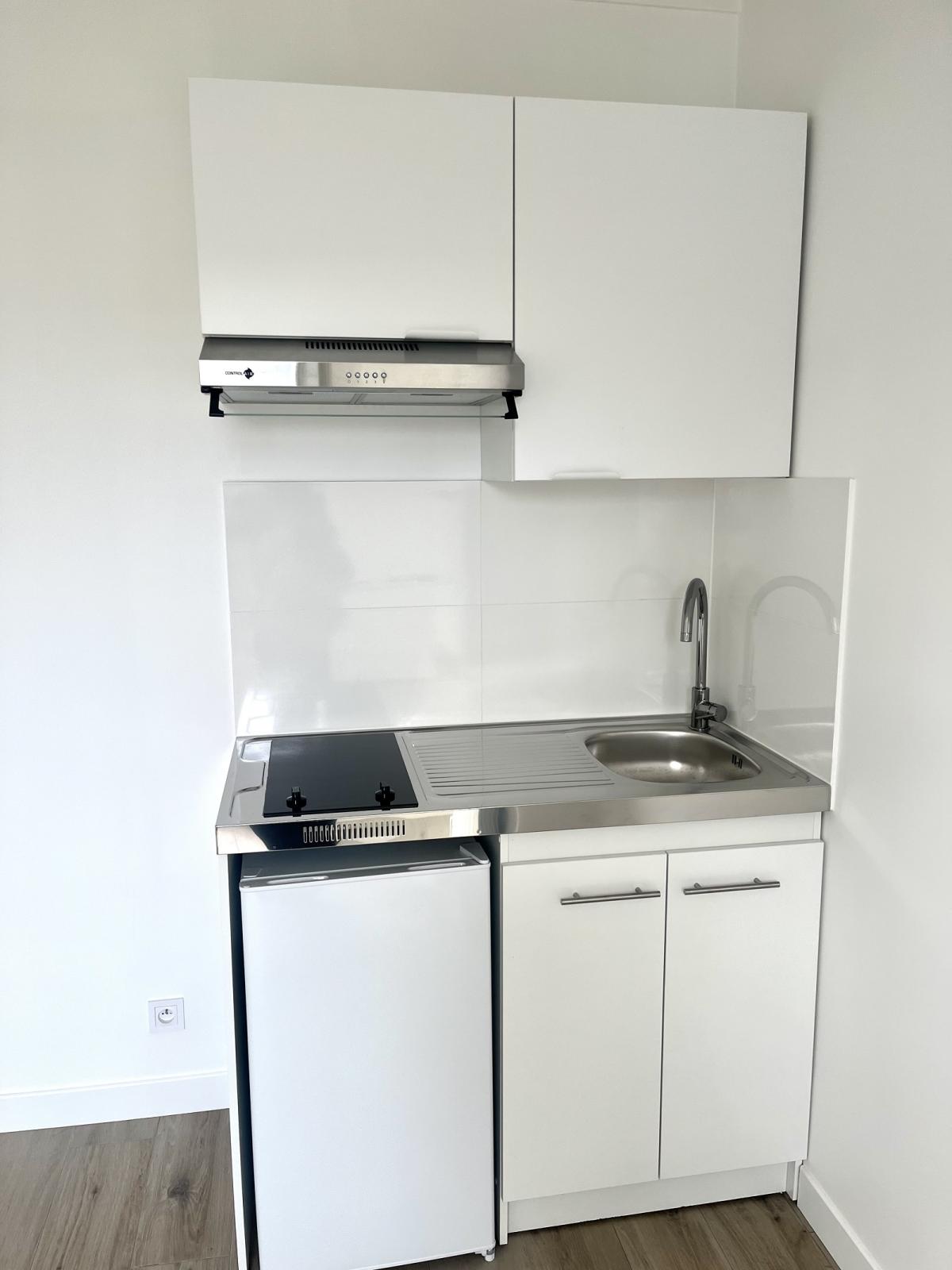  LOUER 75015 STUDIO RENOVE CONVENTION