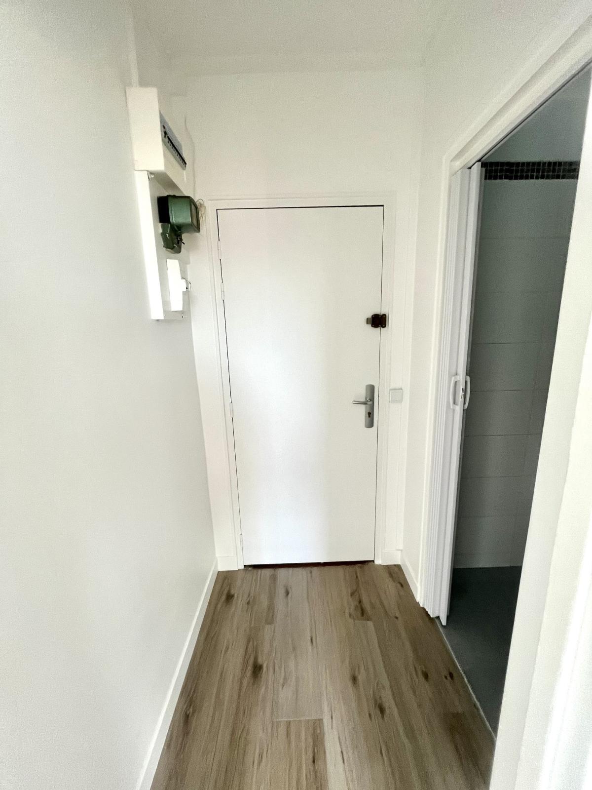  LOUER 75015 STUDIO RENOVE CONVENTION