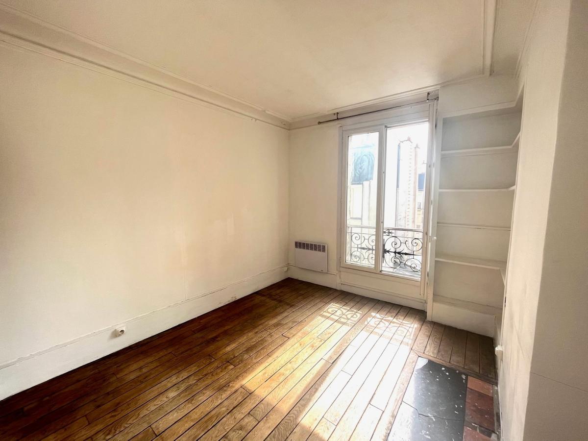 Paris XVIIIème Métro Anvers, 2 Pièces de 31,10m²