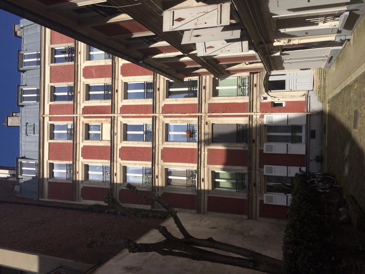 Paris XVIIIème Métro Anvers, 2 Pièces de 31,10m²