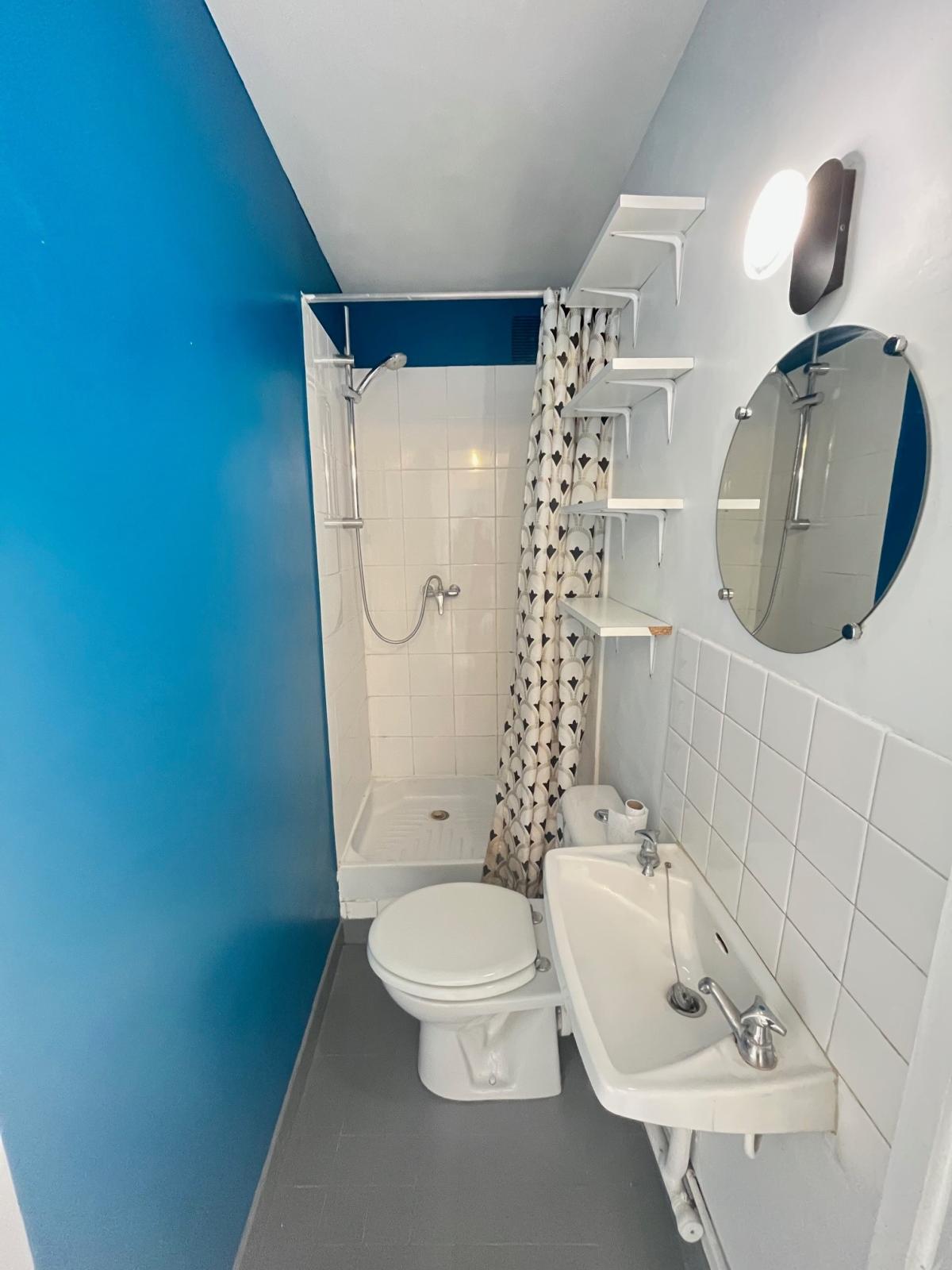 Paris XVIIIème Métro Anvers, 2 Pièces de 31,10m²