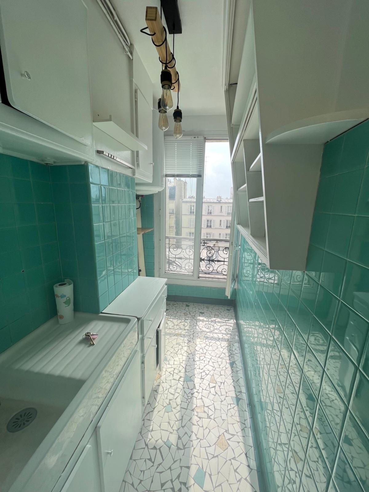 Paris XVIIIème Métro Anvers, 2 Pièces de 31,10m²