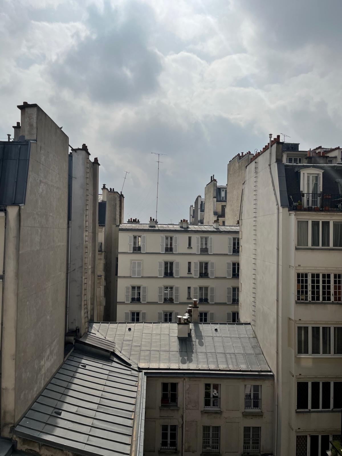Paris XVIIIème Métro Anvers, 2 Pièces de 31,10m²